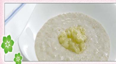 Oatmeal with banana and milk